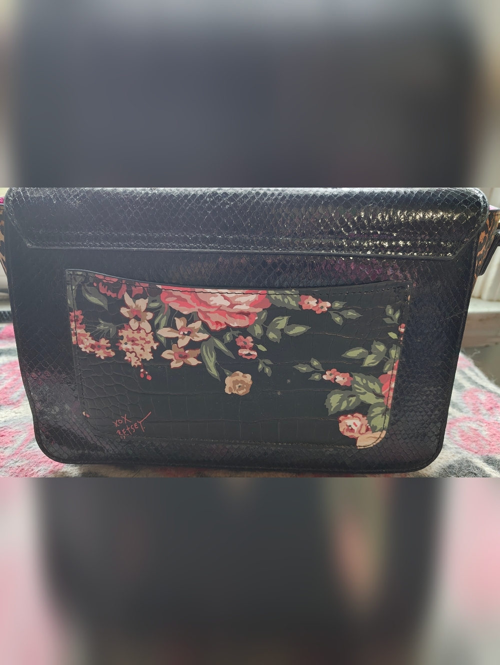 ⭐Betsey Johnson Black Floral Crossbody with Gold Charm Accents⭐ - Picture 3 of 4